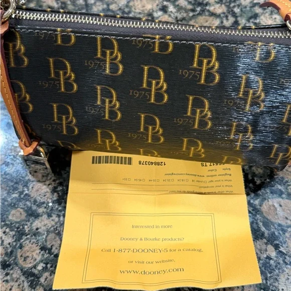 NWOT Dooney & Bourke Black with Brown Trim Barrel Shoulder Bag 🤎 - Picture 10 of 10